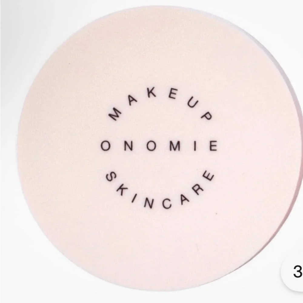 Onomie AHA! Perfecting Setting Powder Lyon, puff mirror compact sealed 18g